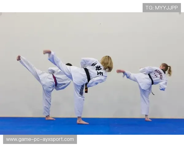 跆拳道选手脚法速度被网友慢放十倍研究 跆拳道选手脚法速度被网友慢放十倍研究