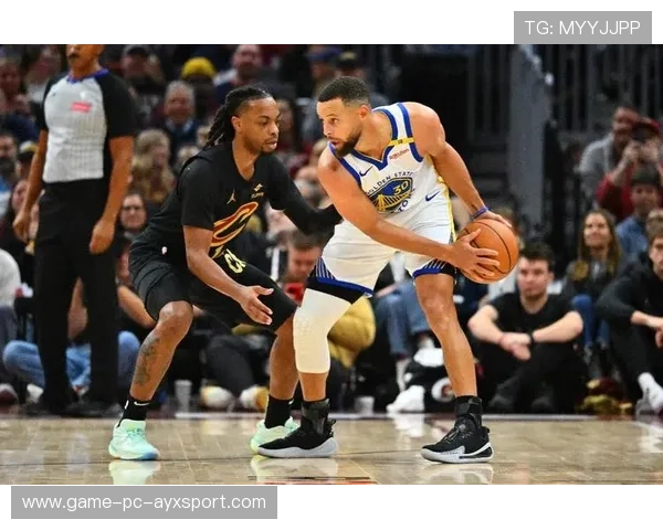 库里急停三分精准冷静,勇士再度领跑